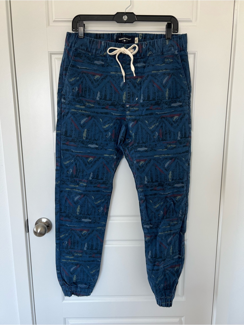 Modern Amusement // NWOT Men's Casual Lounge 90s patterned Joggers